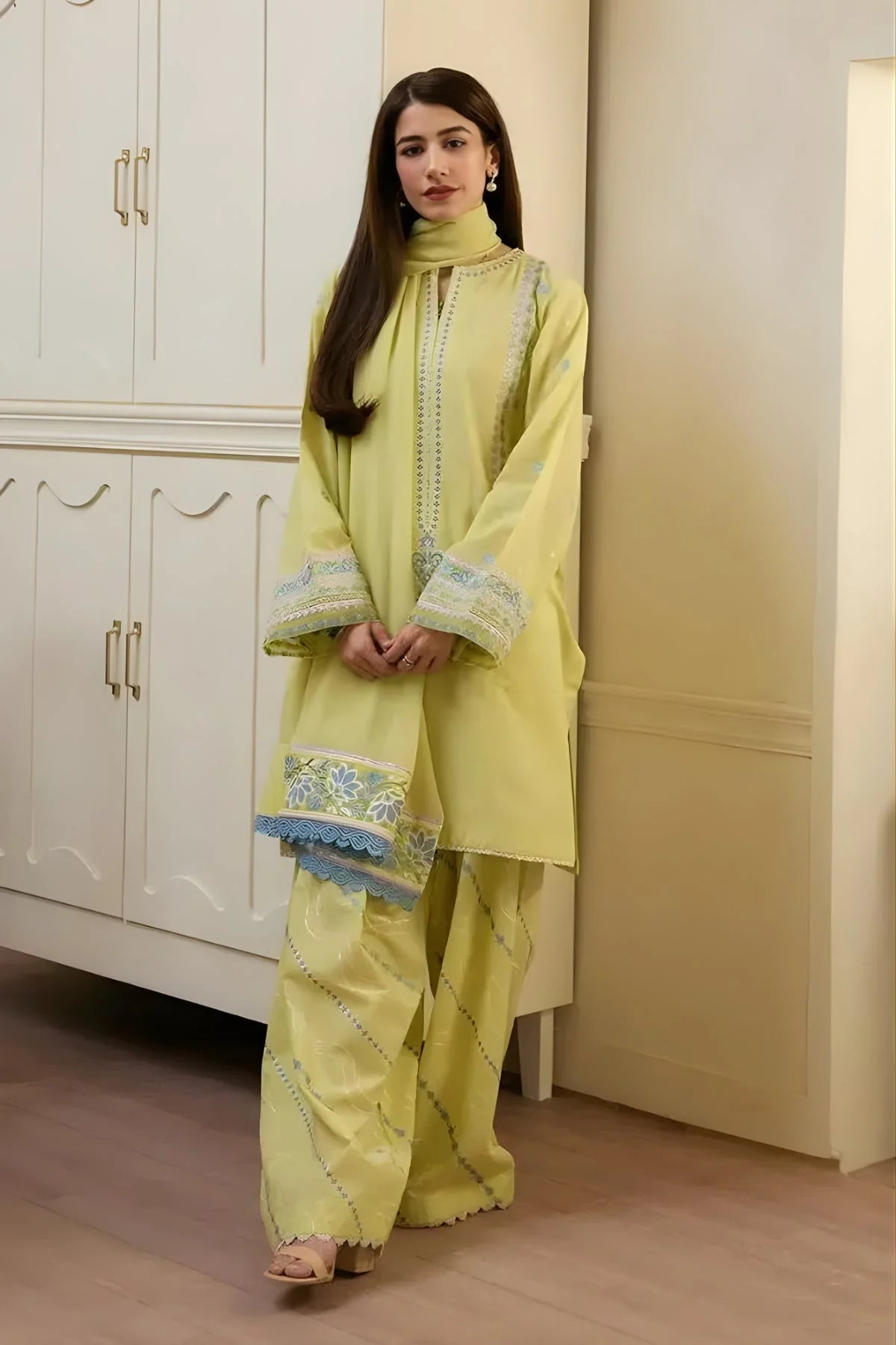 ZARA SHAHJAHAN - Unstitched 3PC Lawn Embroidered Suit - SNW-5111