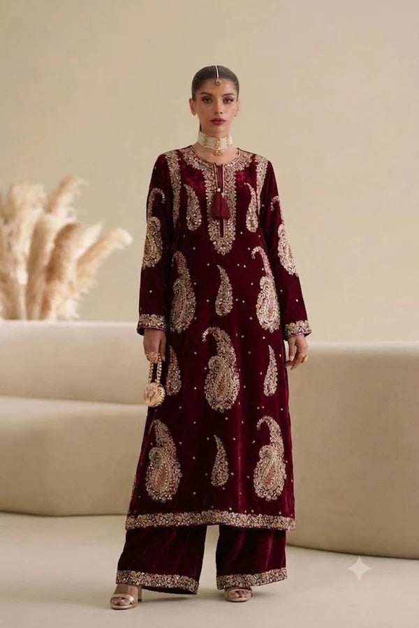 Ethnc  - Unstitched 3PC Luxury Velvet Embroidered Suit - SNW-7128