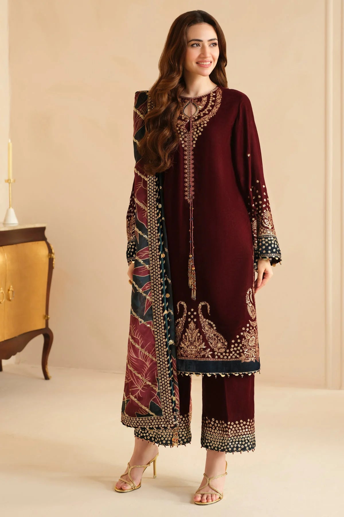 Jazmin- Unstitched 3PC Luxury Velvet Embroidered Suit - SNW-7149