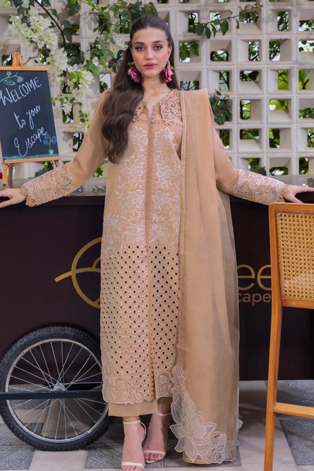 RANG RASIYA - Unstitched 3PC Luxury Lawn Embroidered Suit - SNW - 5106